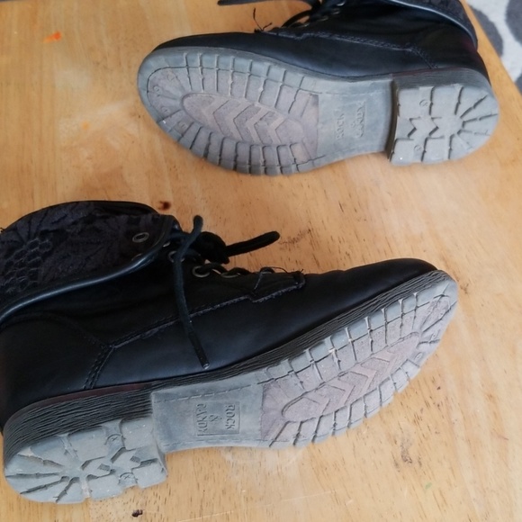 Girls size 1 Black Boot, with shoe string tie - Picture 6 of 7